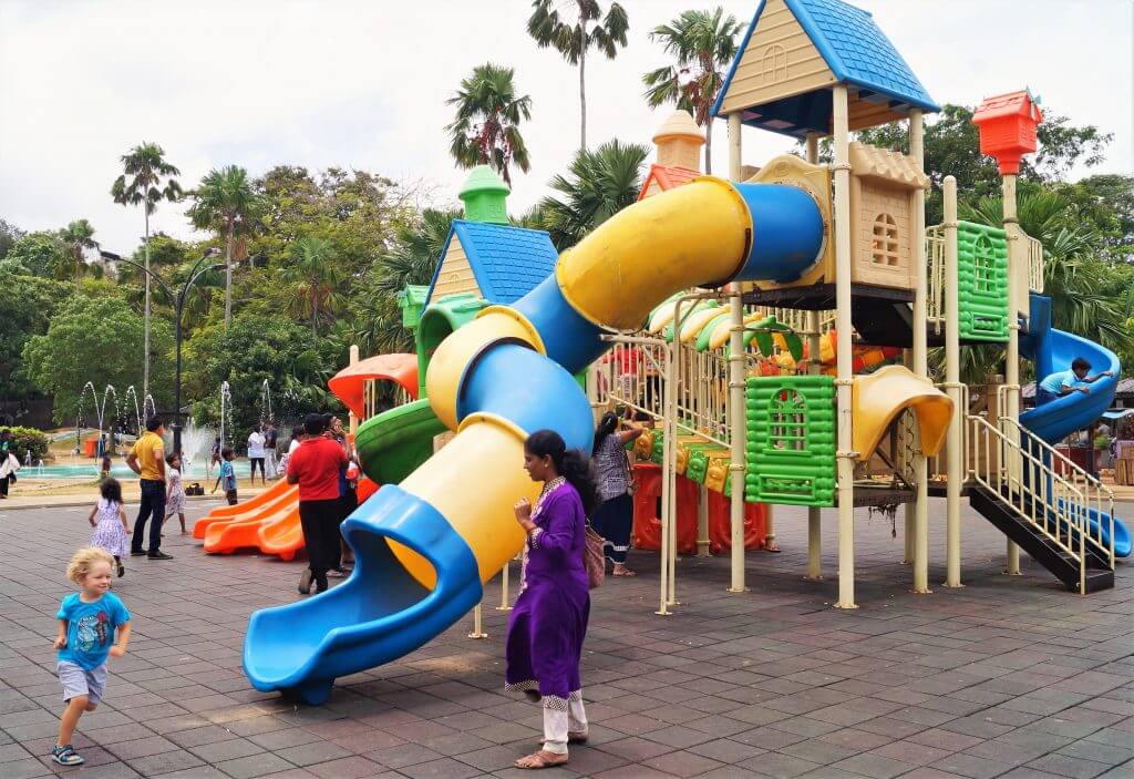 Colombo with kids - Viharamahadevi Park