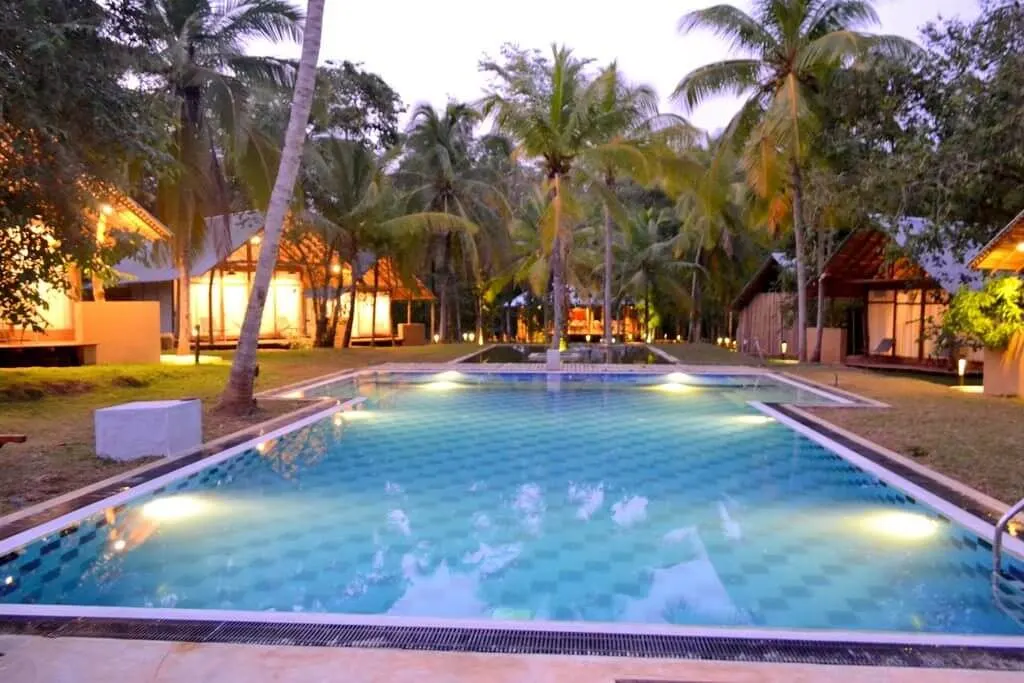 Udawalawe with kids - Kottawatta Village swimming pool