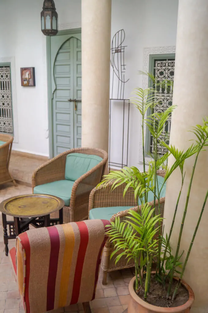 Riad Les Hibiscus courtyard seating area