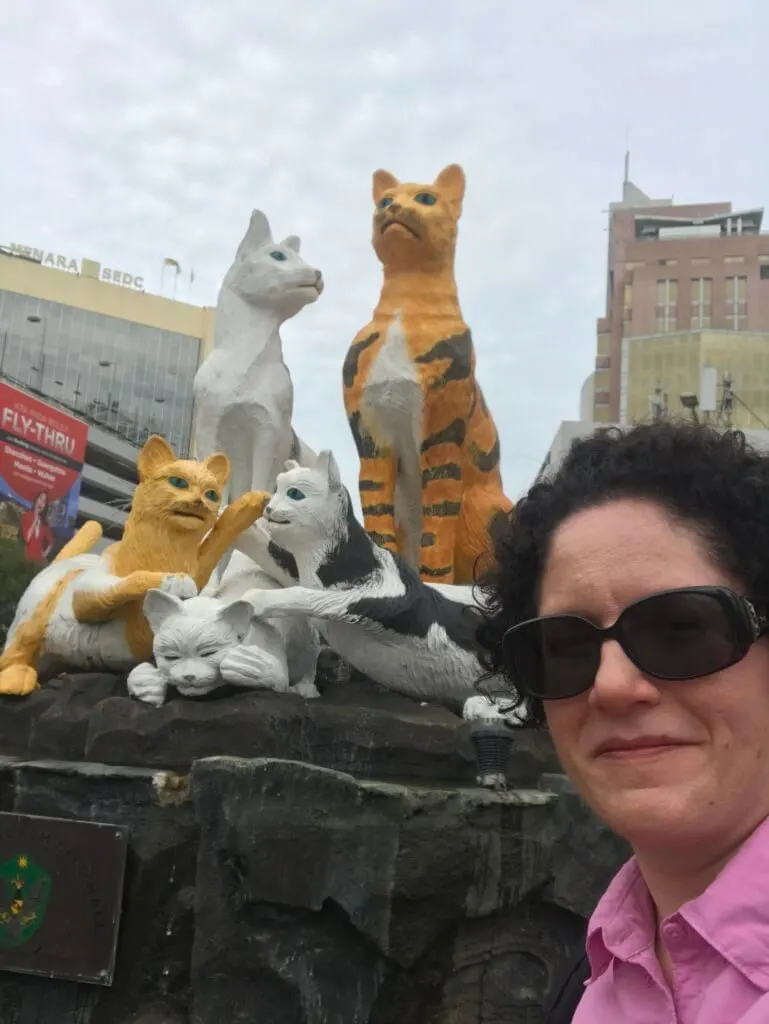 Kuching with kids - cat statues