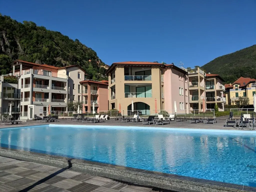 Golfo Gabella Lake Resort apartments and pool