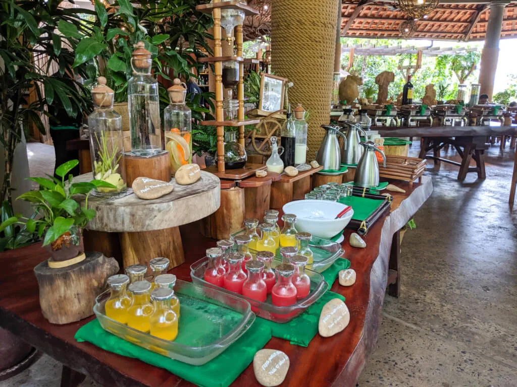 breakfast spread at Green Bay Resort