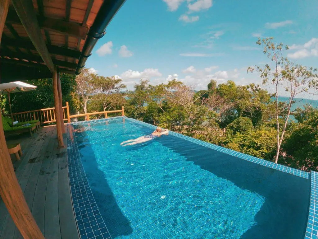 private infinity pool at Green Bay Resort