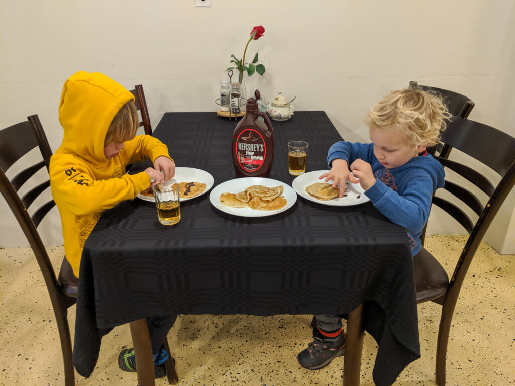 eating pancakes for breakfast at Stóru Laugar