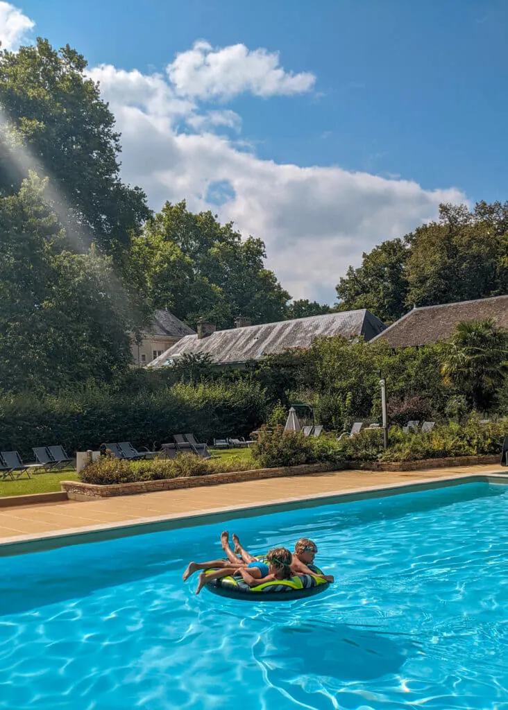 Le Château de Chanteloup Campsite swimming pool