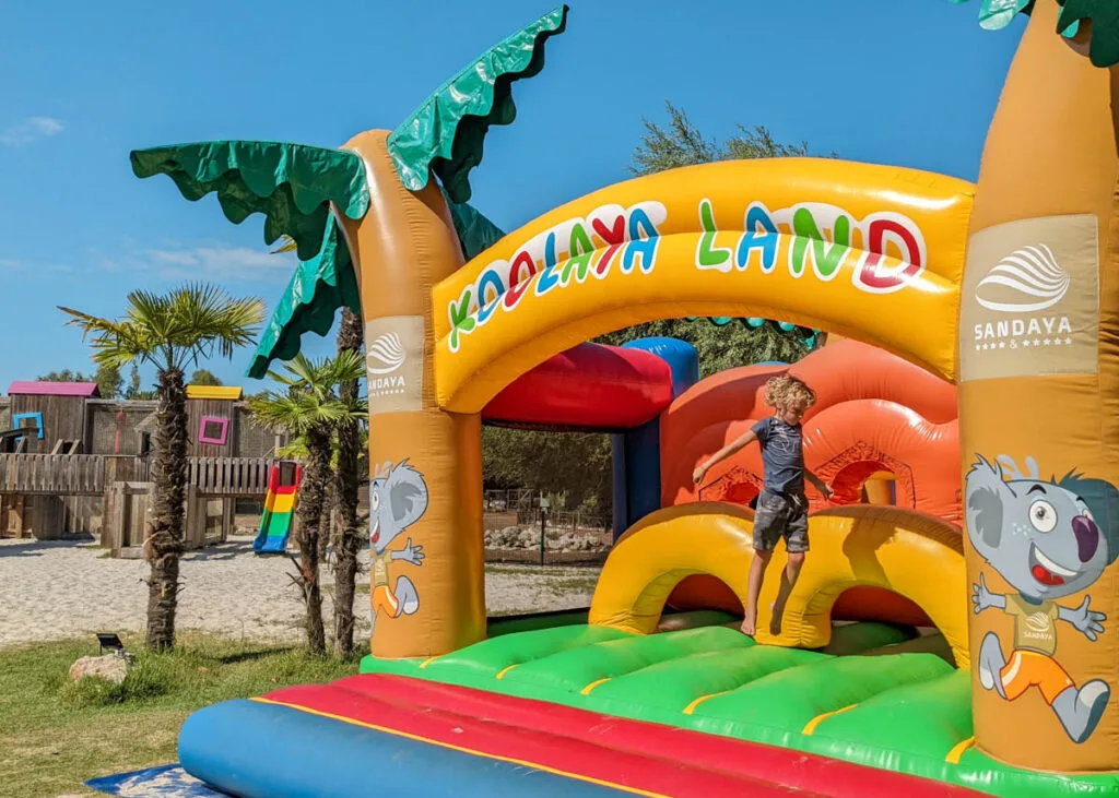 Camping Sandaya Séquoia Parc bouncy castle