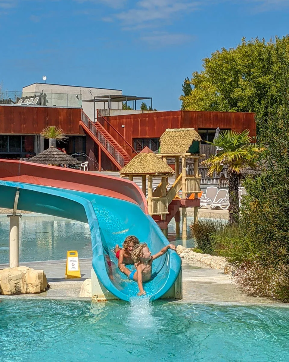 Camping Sandaya Séquoia Parc swimming pool