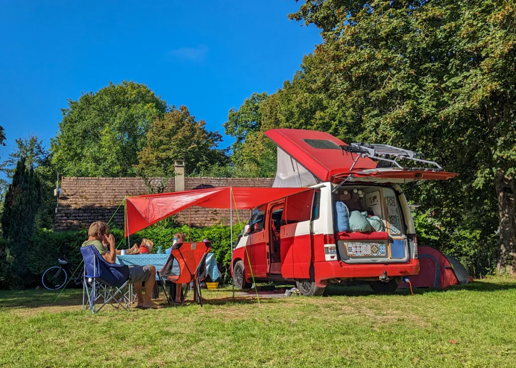 Camping Parc des Roches - a campsite near Paris with a pool